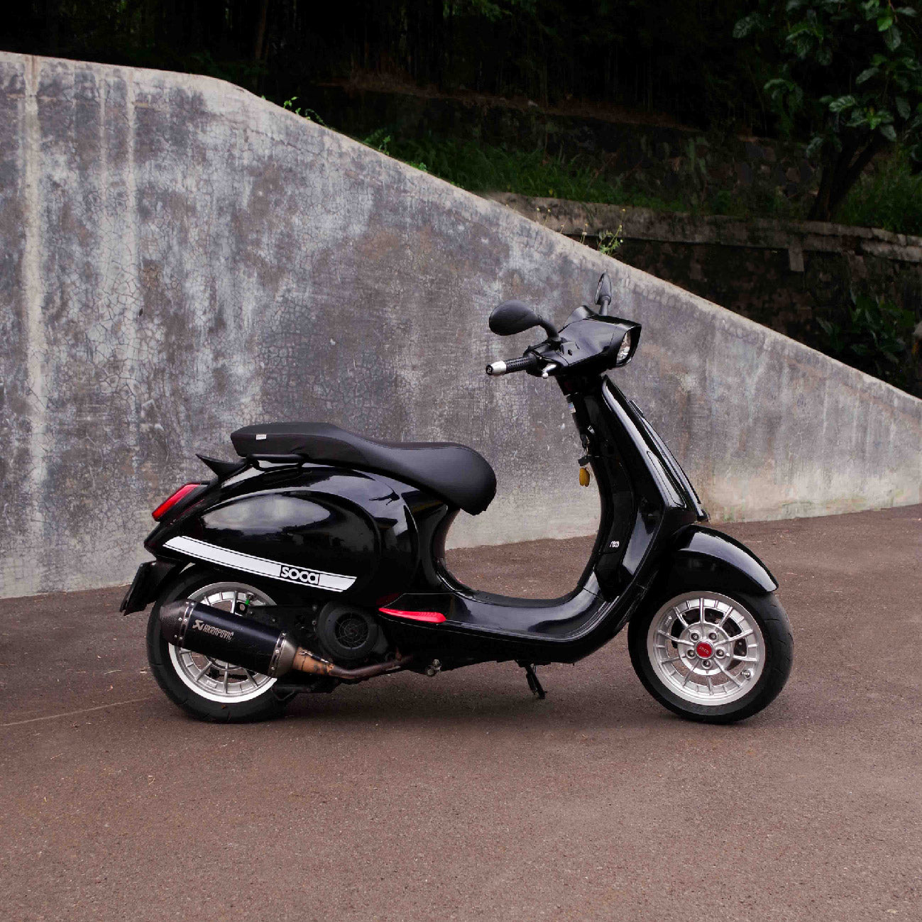 Decal D-AR Black
