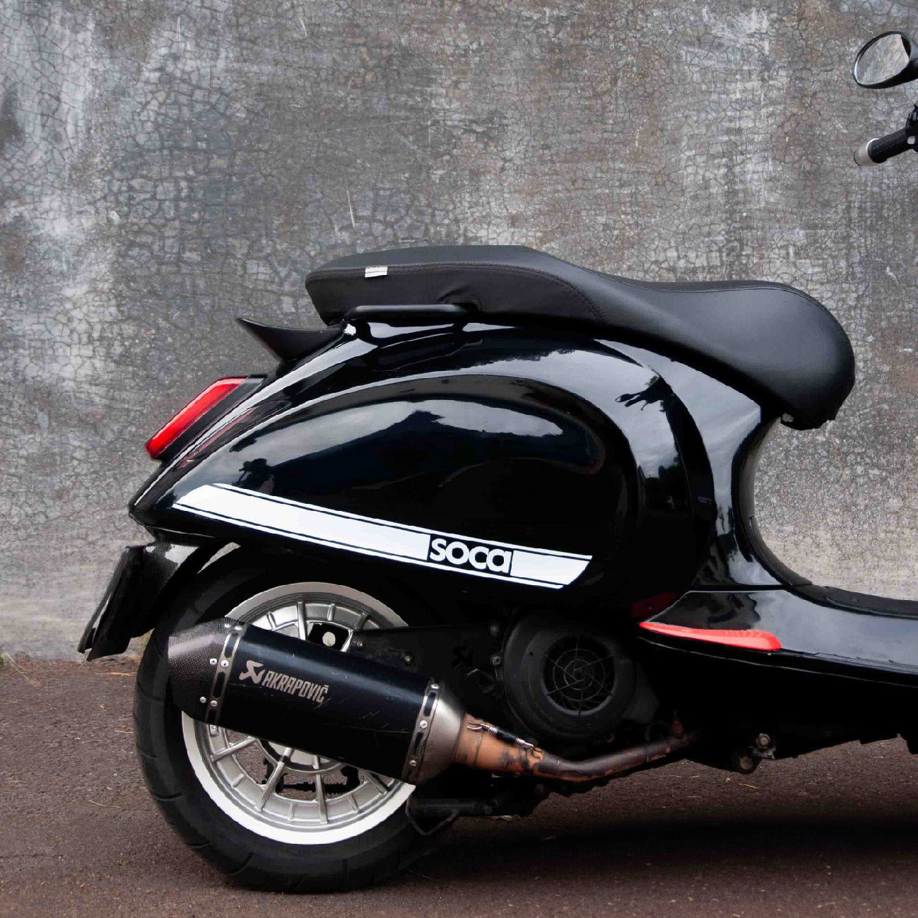 Decal D-AR Black